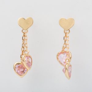 עגילי זהב צמודים - לבבות מתנדנדים ורוד